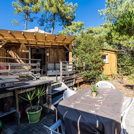 A 500m De La Carcans